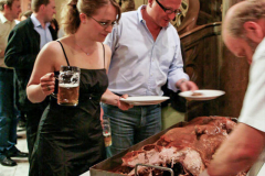 Traditionell gibt es dazu Spanferkel. Damit endet leider auch schon unsere Zeit hier - für dieses Jahr.